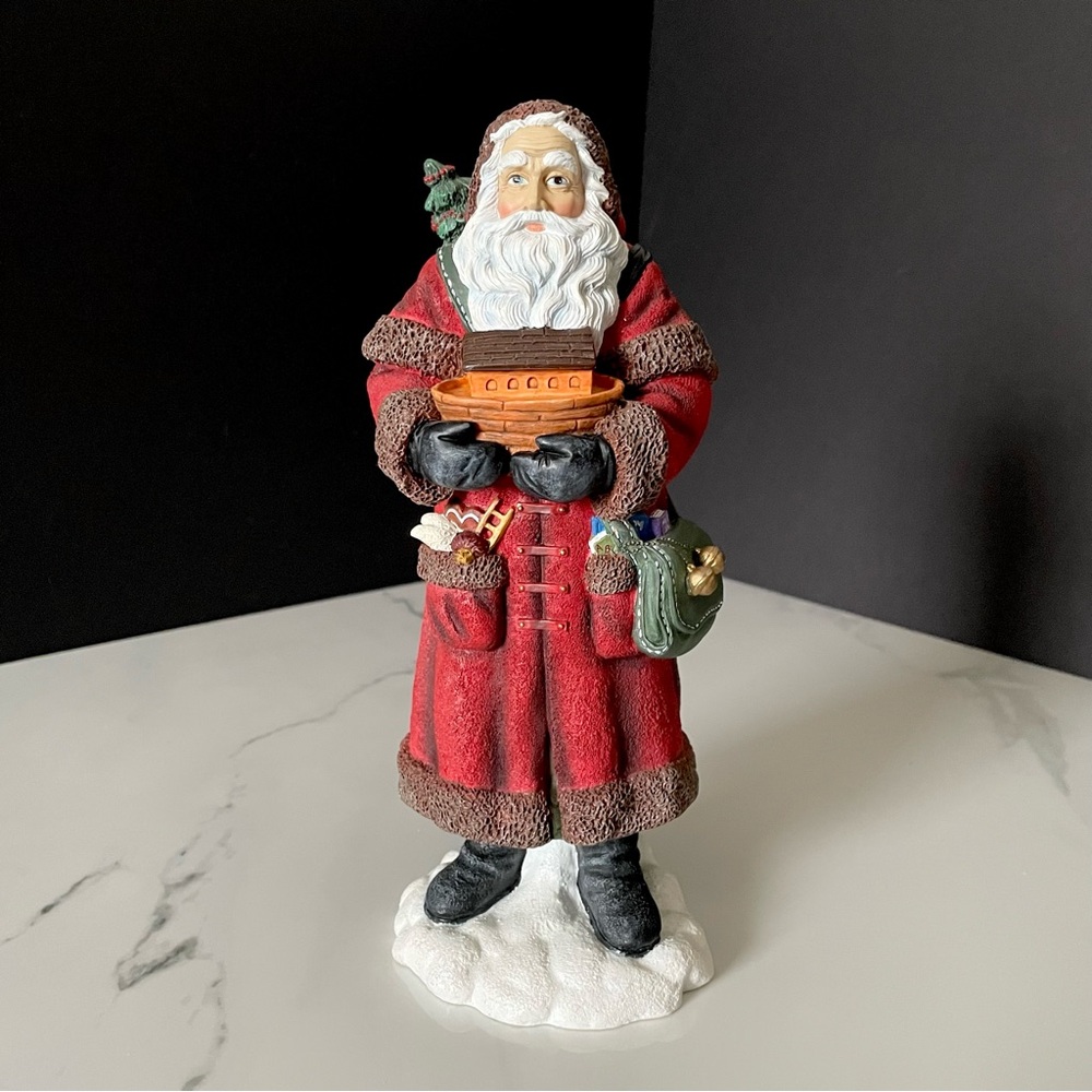Santa's Ark - Santa Figurine by Pipka